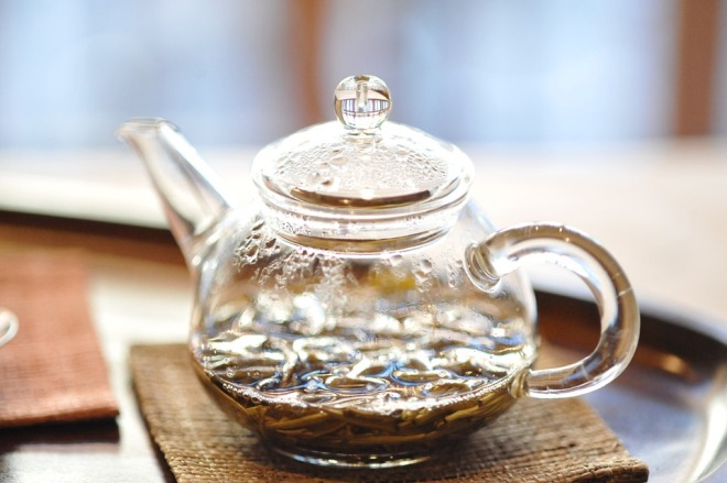 Чайник с жасминовым чаем