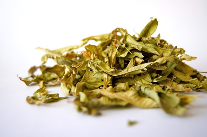 Сушенные травы для детского чая
