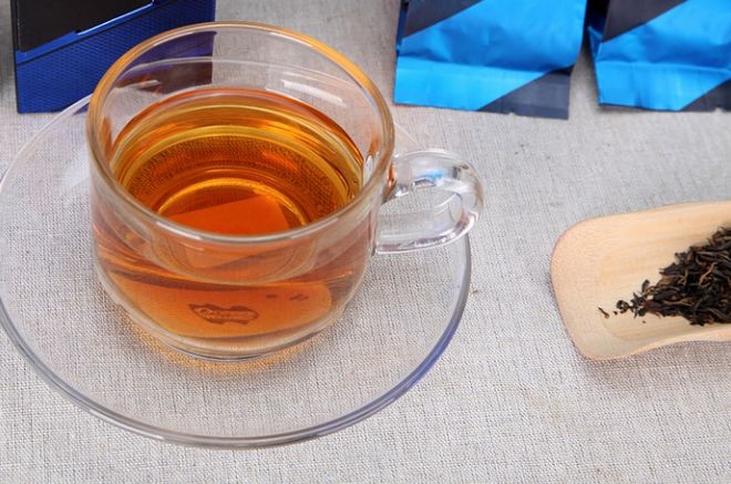 Стеклянная чашка с чаем